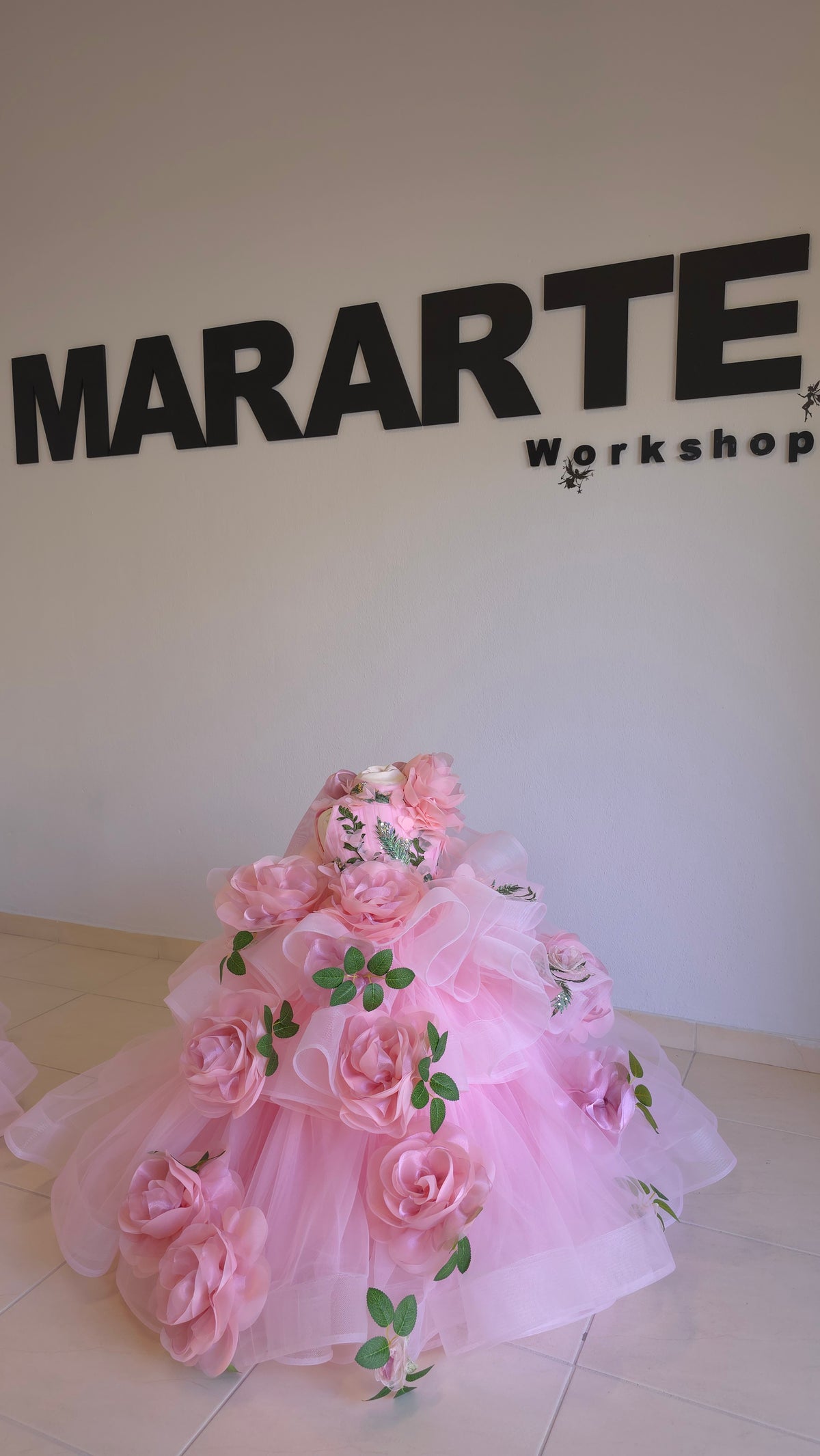 Pink birthday princess dress for girls with 3D organza flowers and full tulle skirt - Mararte Workshop