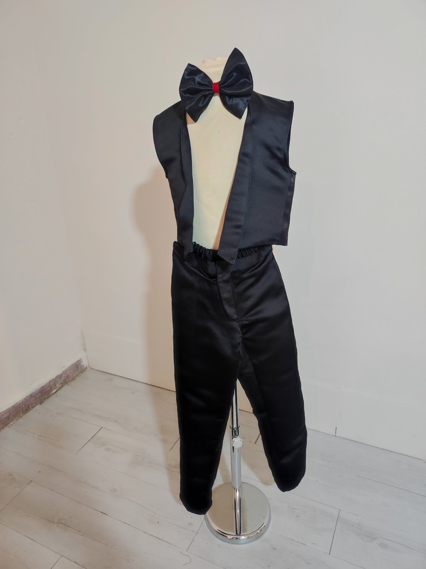 BAZAAR SALE-BOYS VEST-SIZE 6-7